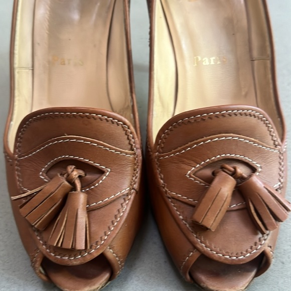 CHRISTIAN LOUBOUTIN CAMPUS Tasseled Platform Tan Leather Pump - Picture 6 of 7
